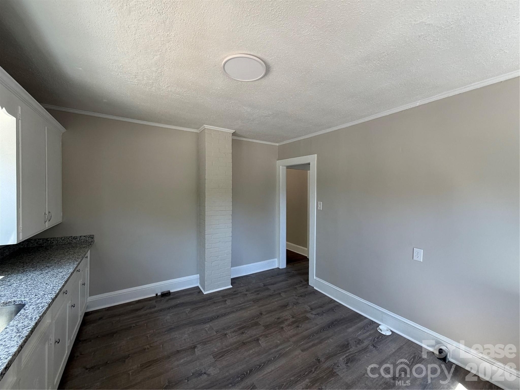 704 N Miller Avenue - Photo 3