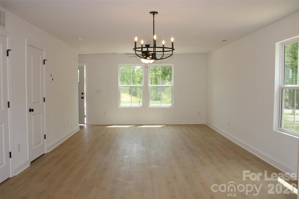 574 W Park Avenue - Photo 5