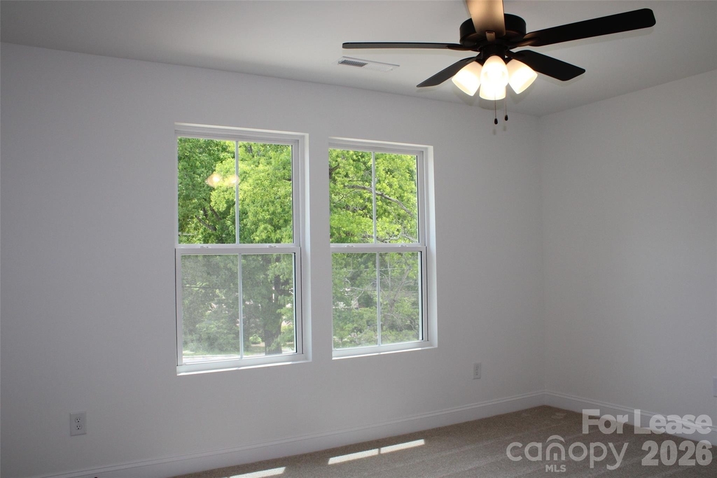 574 W Park Avenue - Photo 8