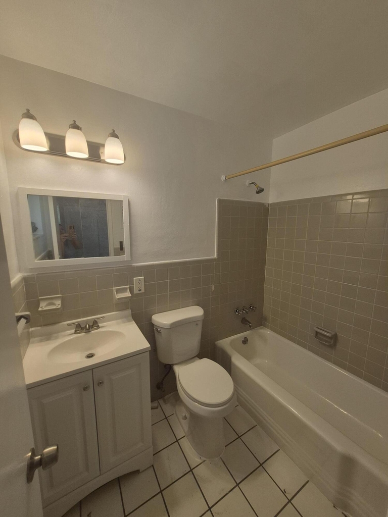 325 Nw 25th Street - Photo 3