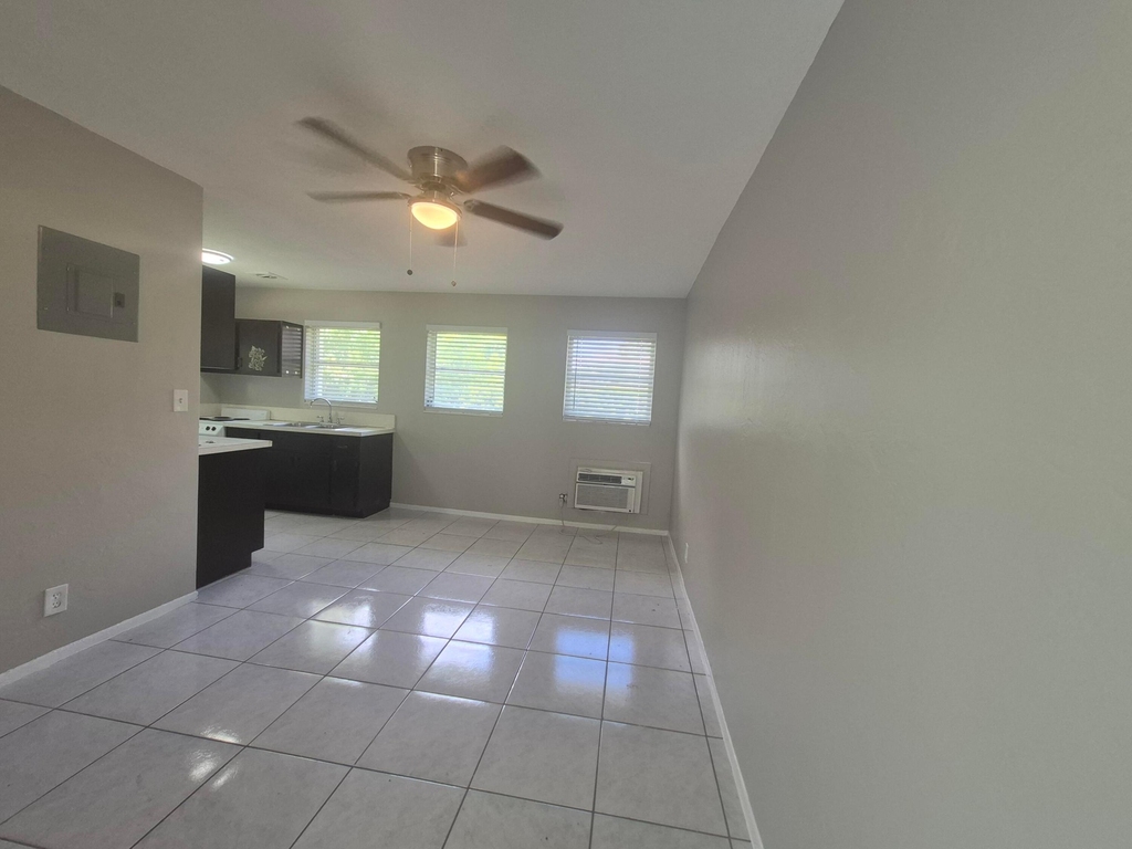 325 Nw 25th Street - Photo 0