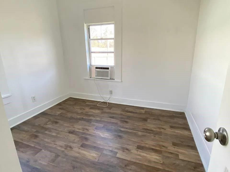 4144 Herring Avenue - Photo 5