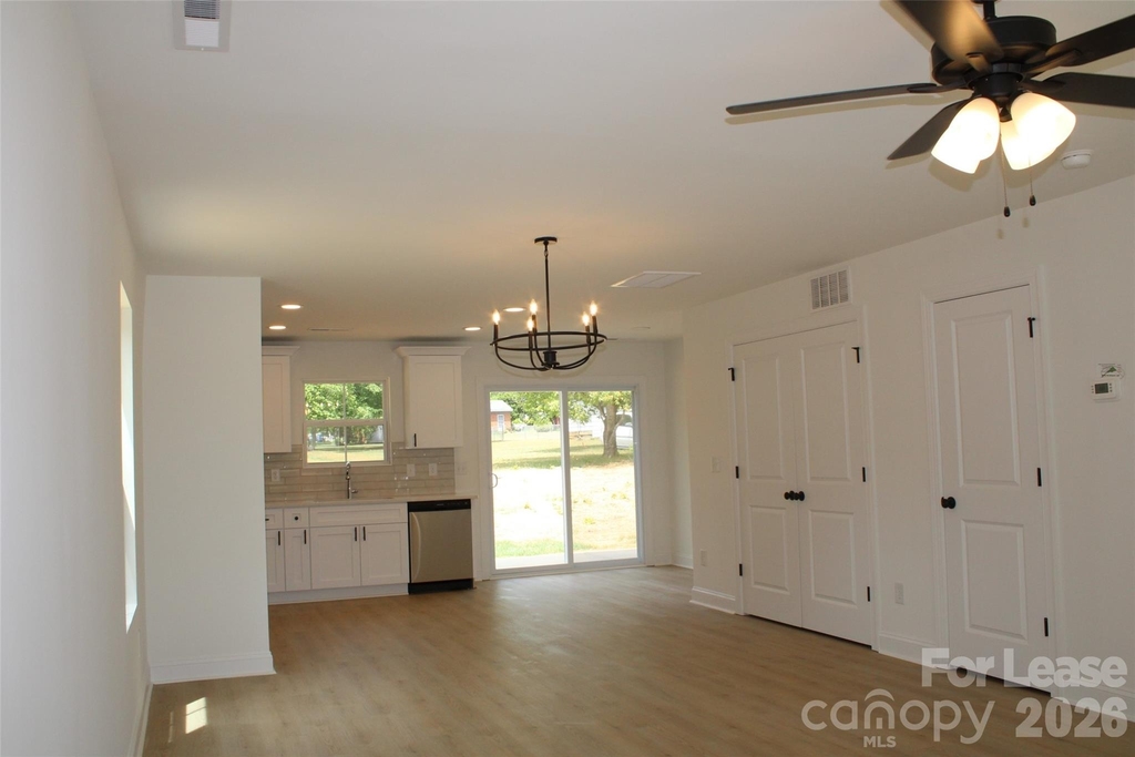 574 W Park Avenue - Photo 7