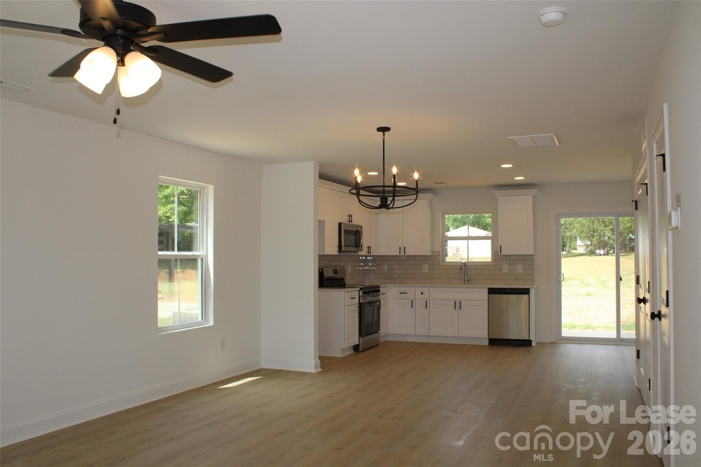 574 W Park Avenue - Photo 8