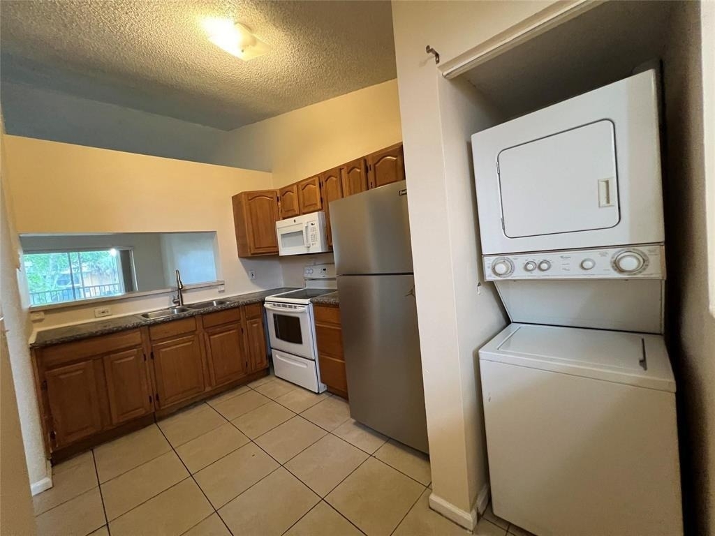 2431 Nw 56th Avenue - Photo 2