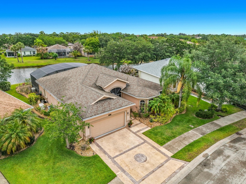 1343 Shoreline Circle - Photo 2