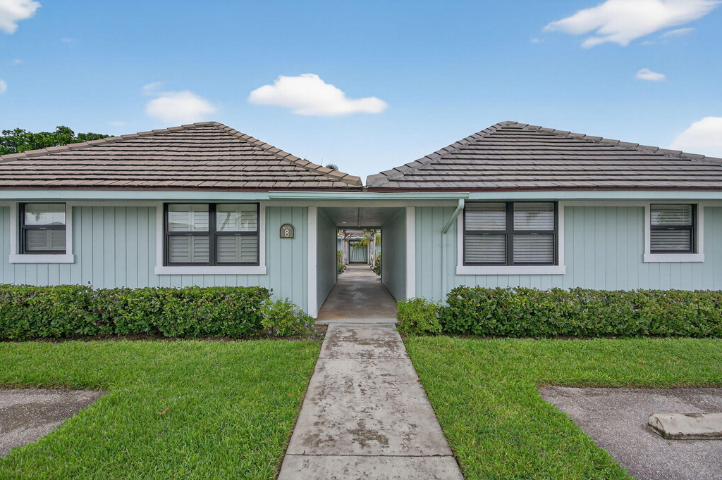 1127 E Seminole Avenue - Photo 1