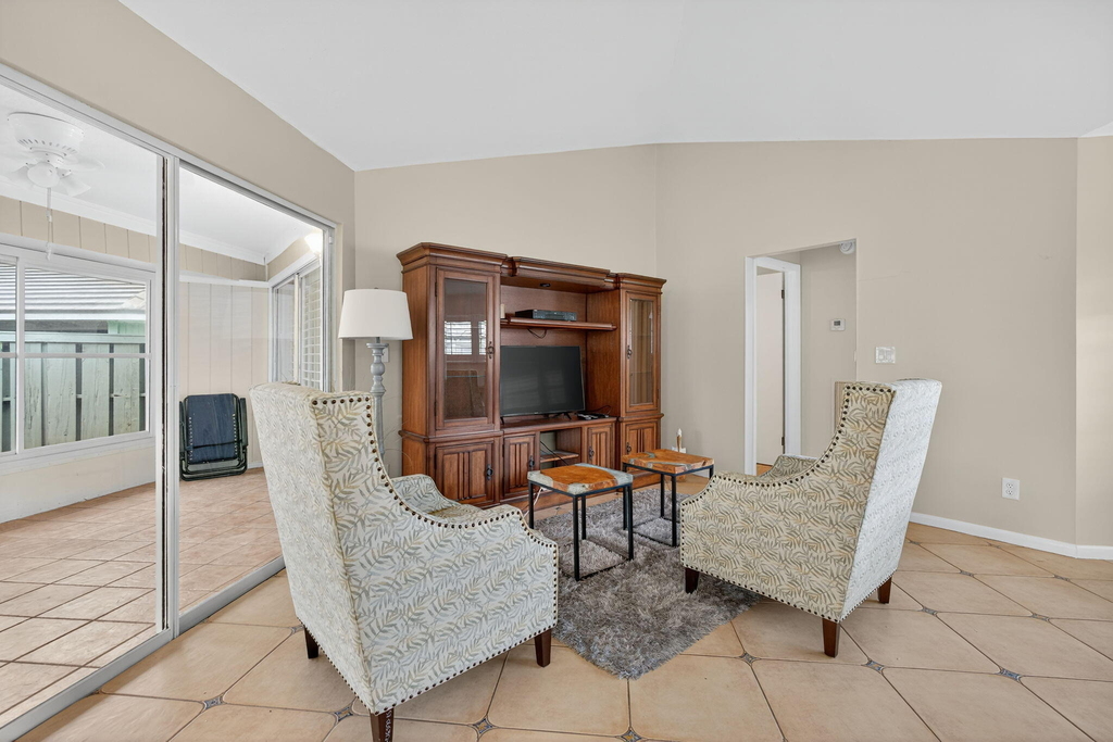 1127 E Seminole Avenue - Photo 13