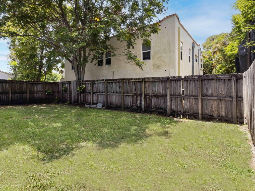 1680 Ne 34th Lane - Photo 3