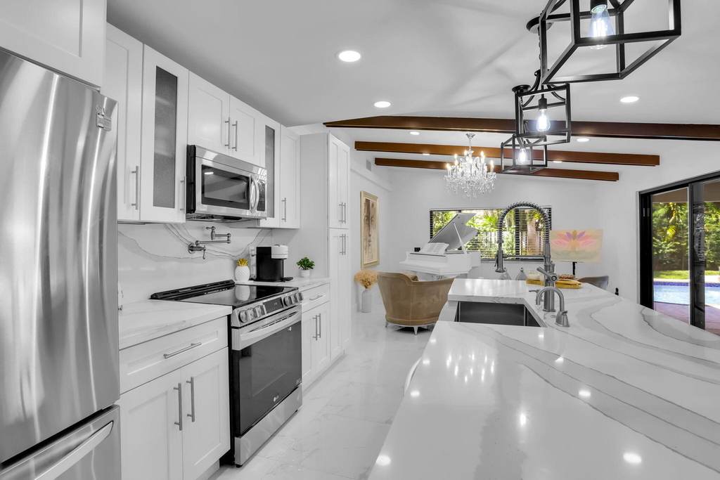 1225 Nw 15th Street - Photo 2