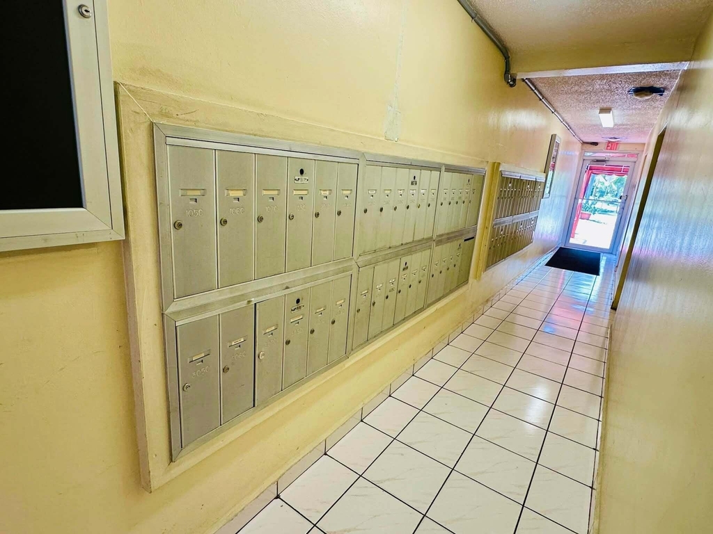215 Se 3rd Avenue - Photo 2