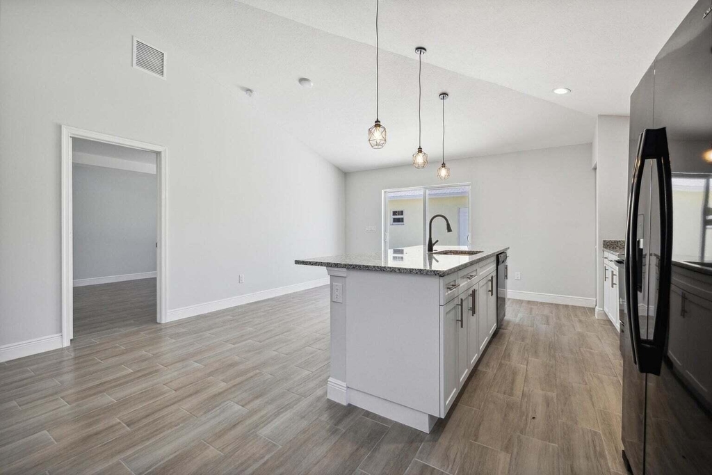 1132 11th Street - Photo 6