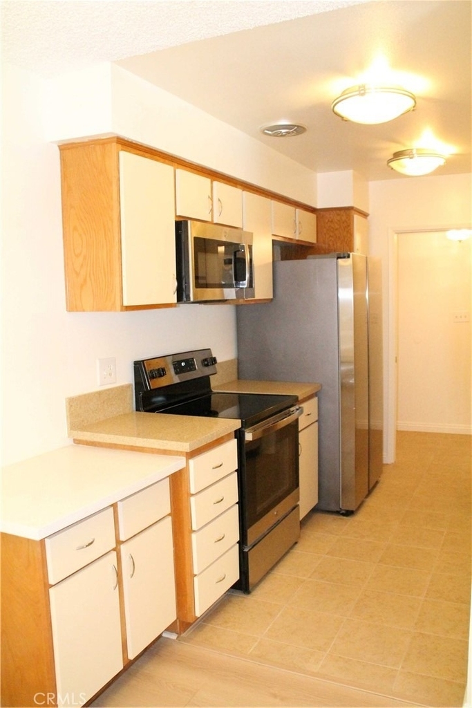 4487 Colbath Avenue - Photo 6