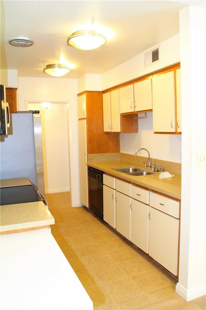 4487 Colbath Avenue - Photo 7