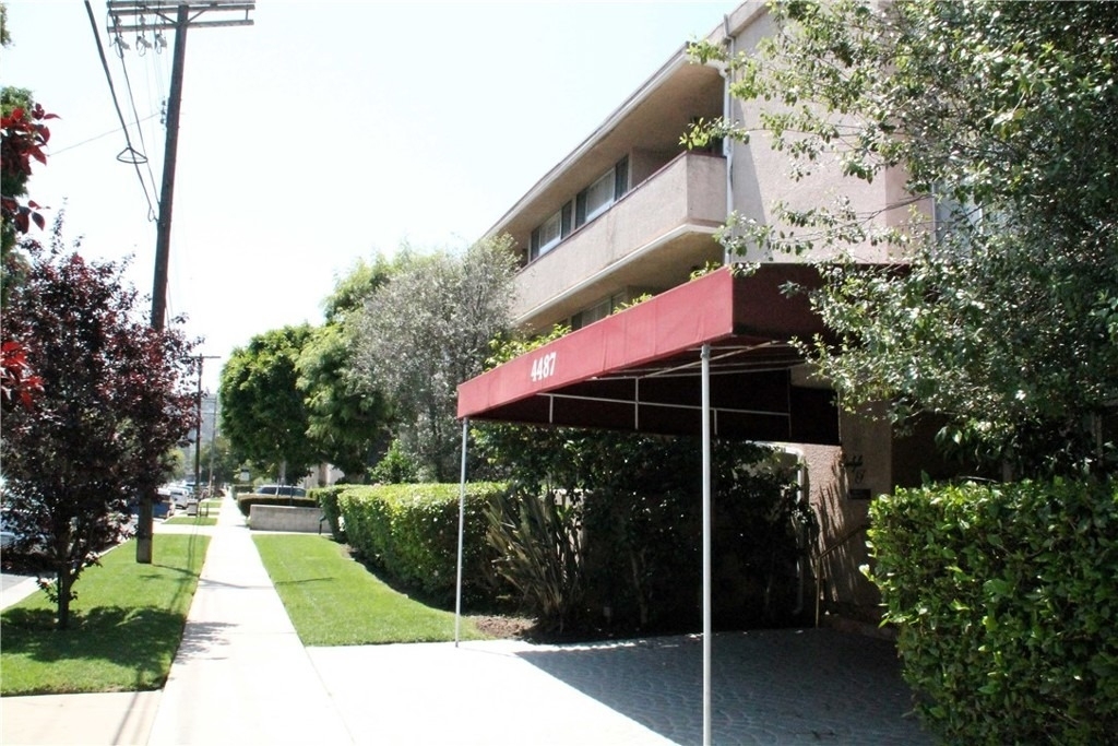4487 Colbath Avenue - Photo 3