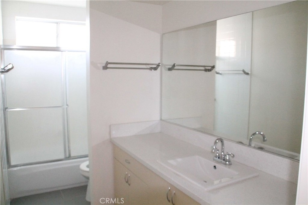 4487 Colbath Avenue - Photo 12