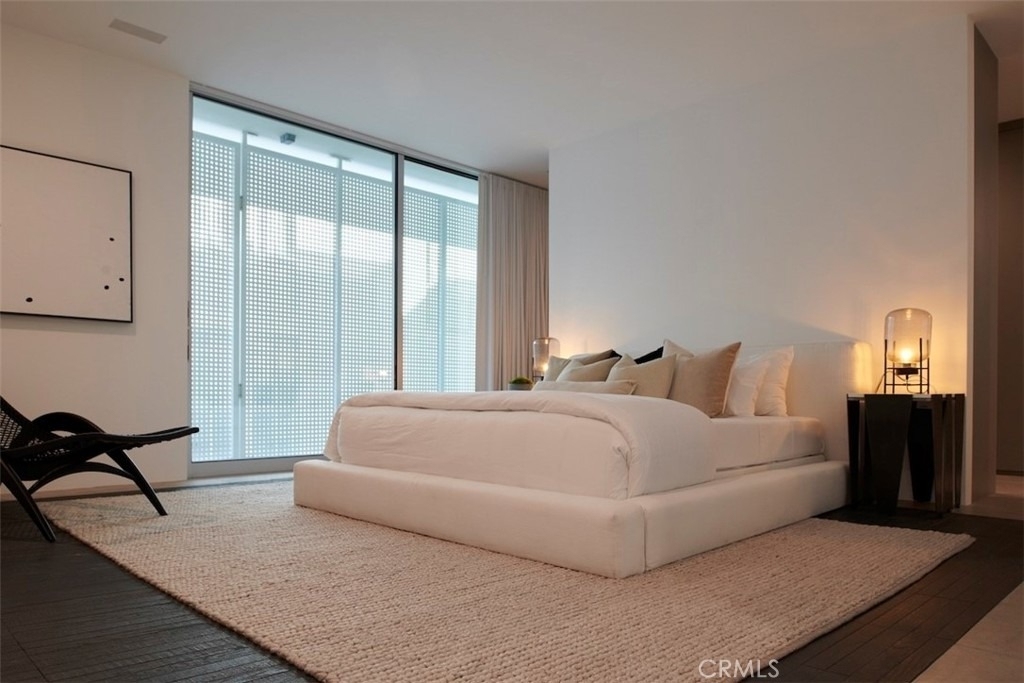 838 N Kings Road - Photo 2