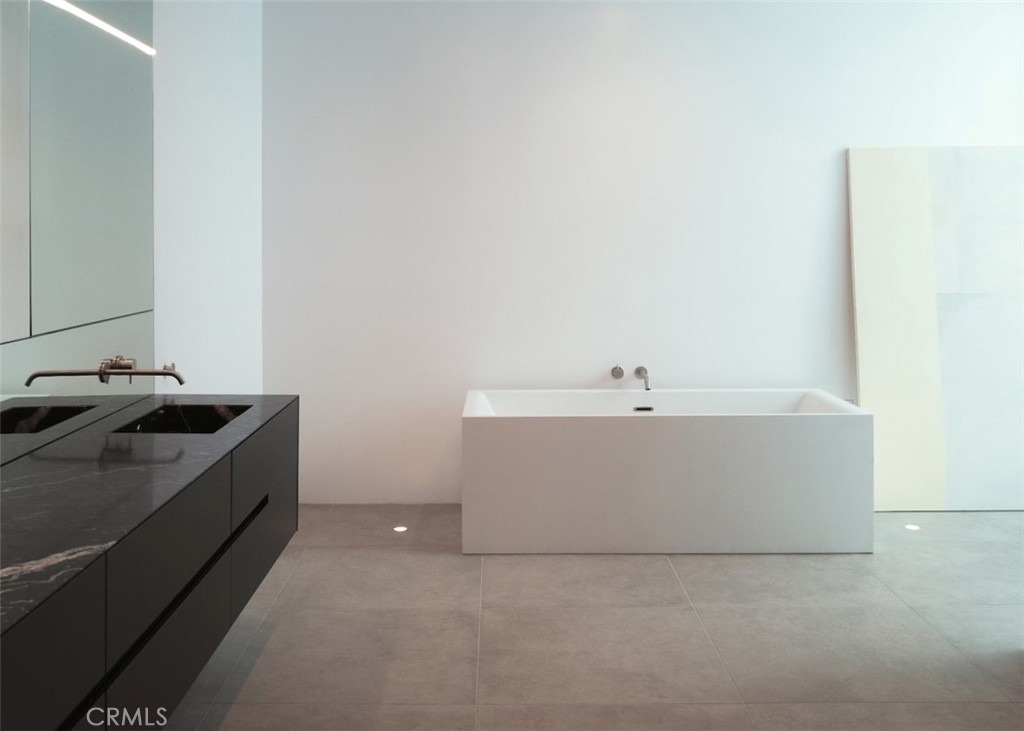 838 N Kings Road - Photo 1