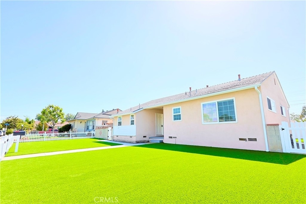 1113 S Pine - Photo 0