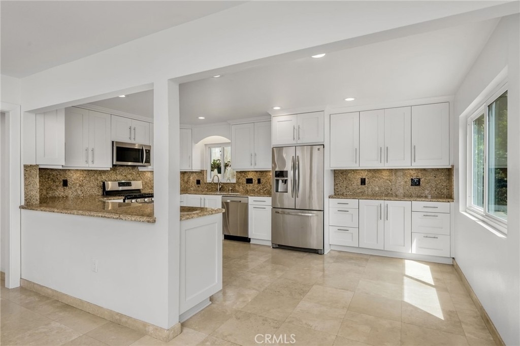 915 Miramar - Photo 3