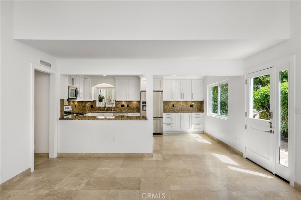 915 Miramar - Photo 2
