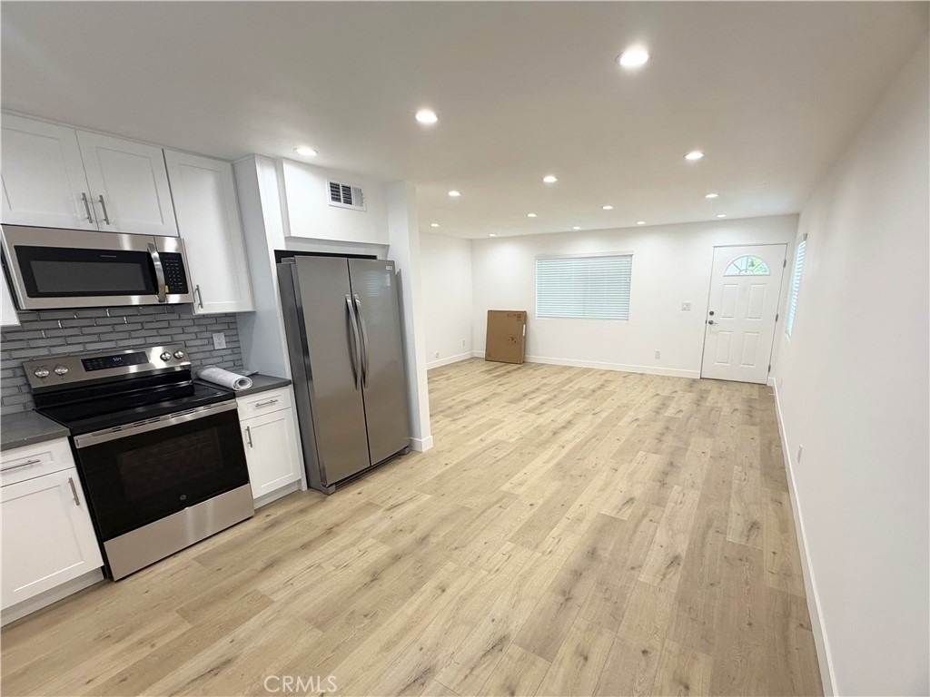 6709 Denny Ave - Photo 4