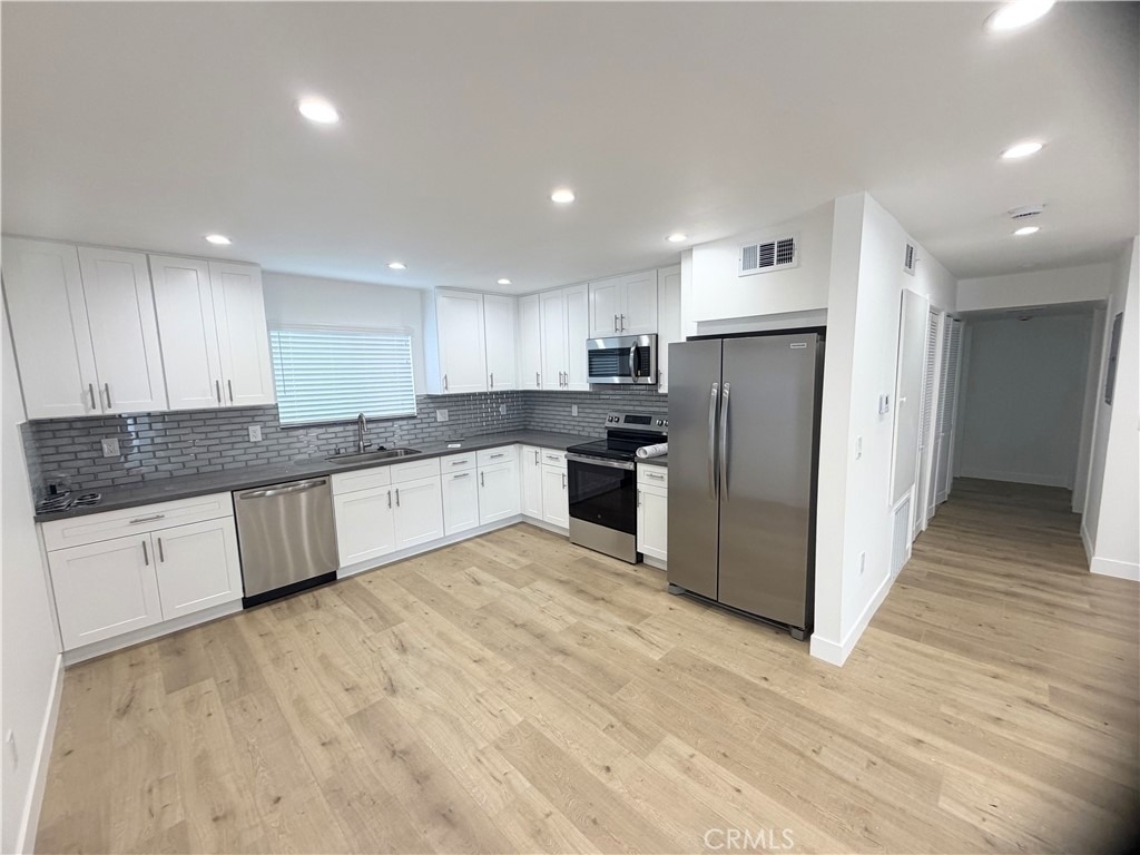 6709 Denny Ave - Photo 3