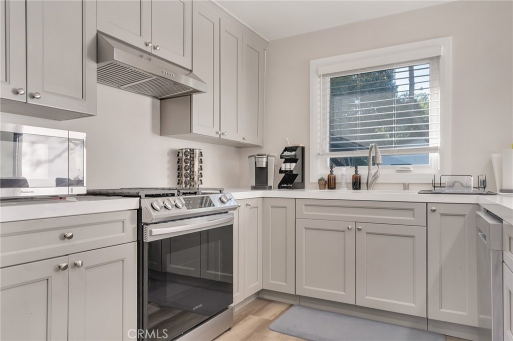 225 E Arrow - Photo 5