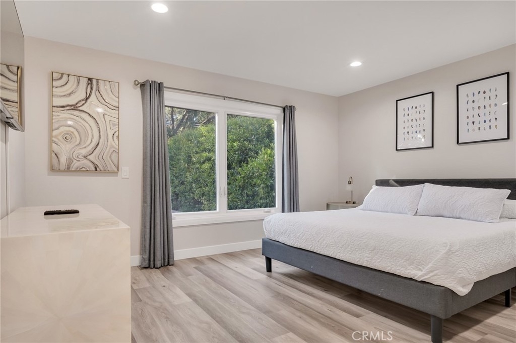 225 E Arrow - Photo 32
