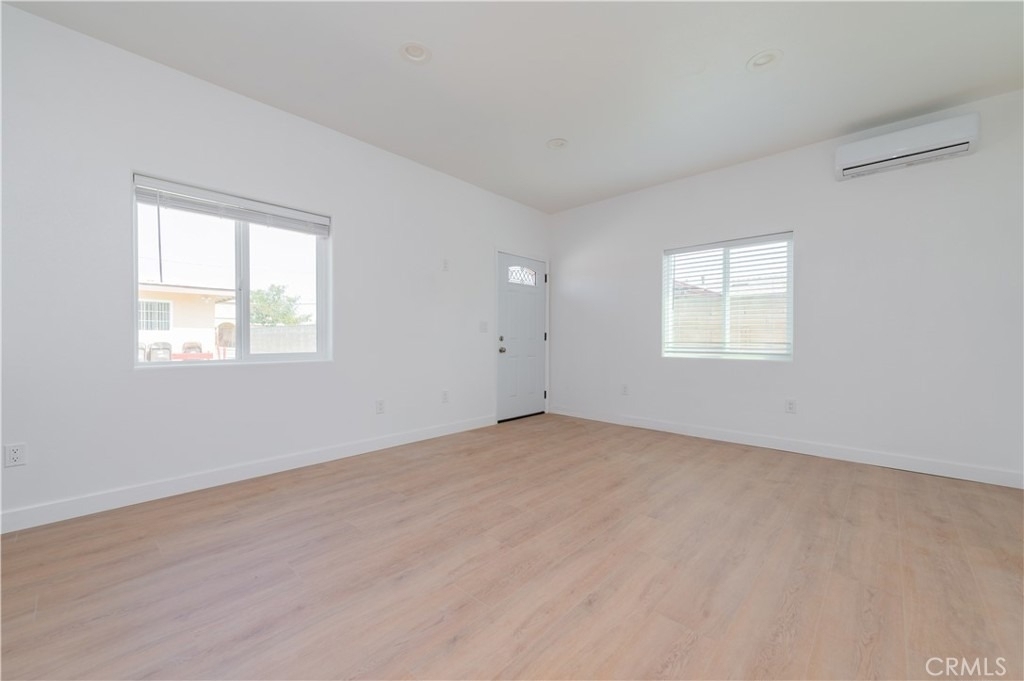 5033 Sultana Avenue - Photo 10