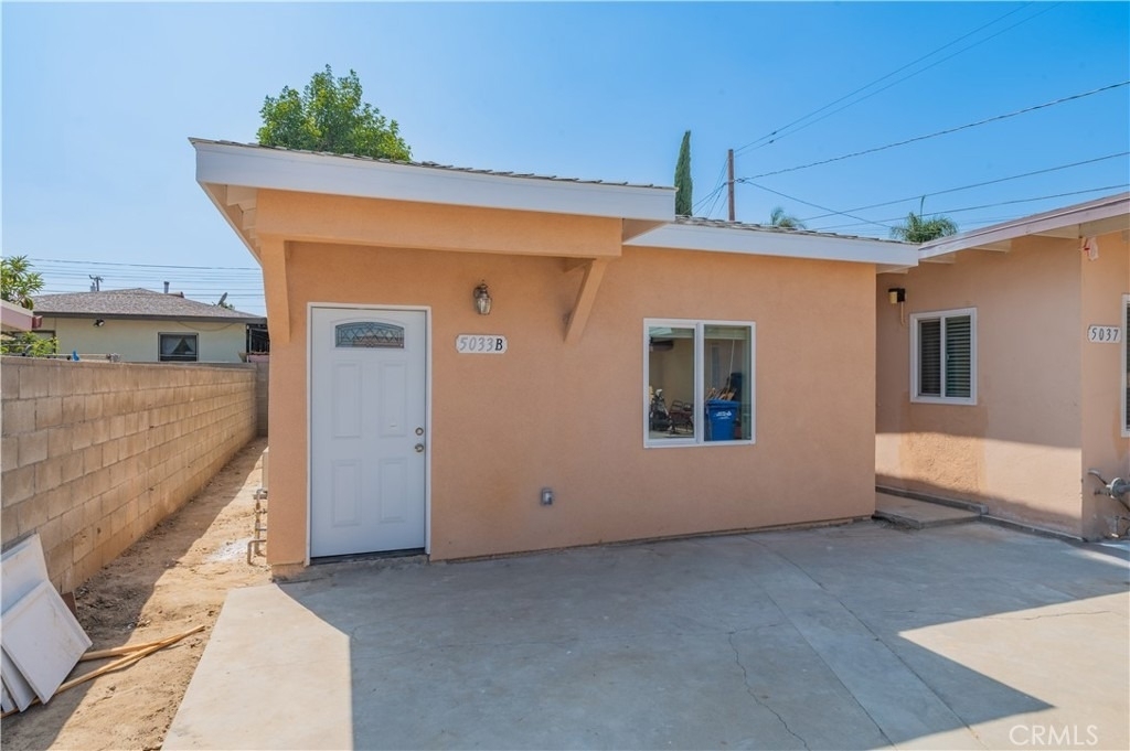 5033 Sultana Avenue - Photo 0