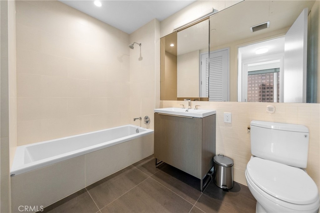 889 Francisco Street - Photo 9