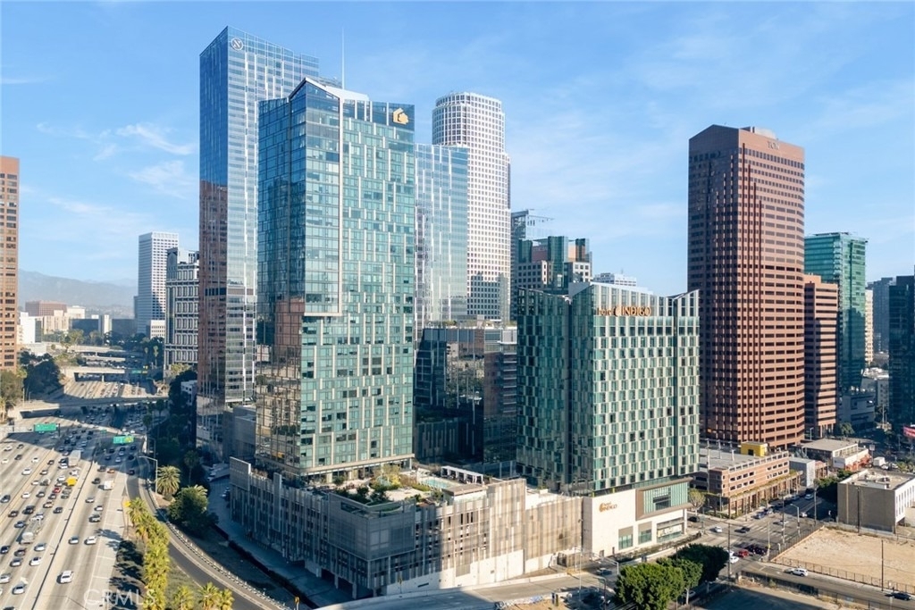 889 Francisco Street - Photo 2