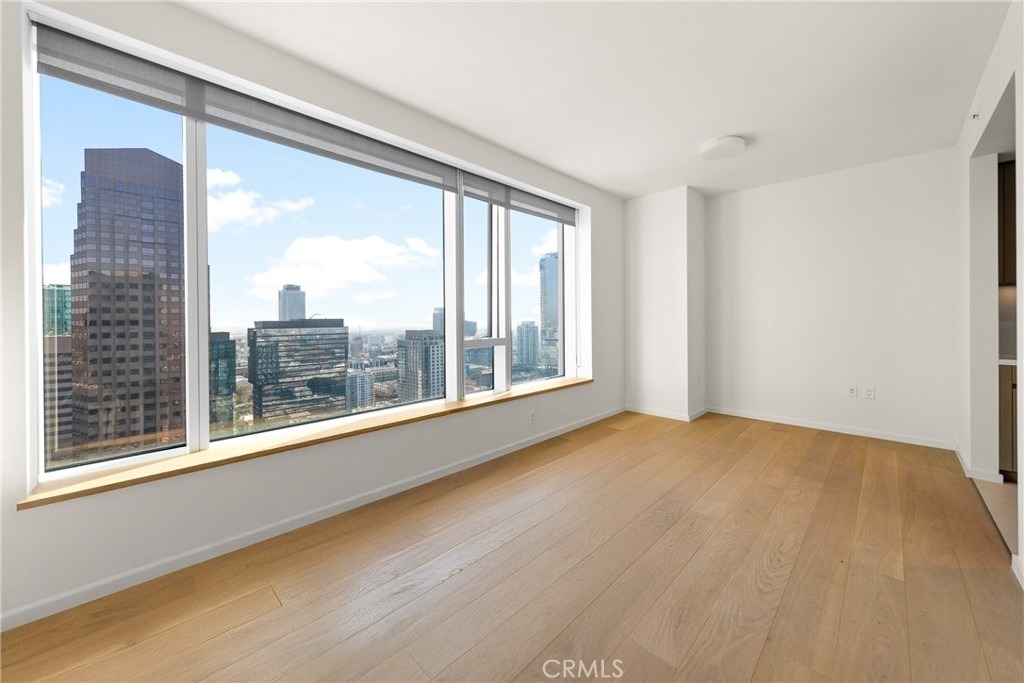 889 Francisco Street - Photo 3