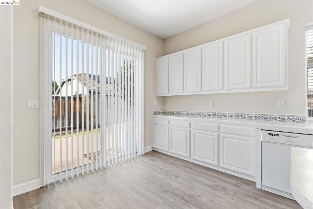 1067 Somersby Way - Photo 18