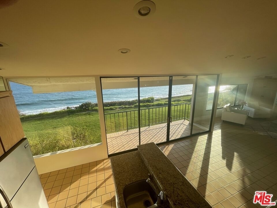 6805 Shearwater Lane - Photo 13