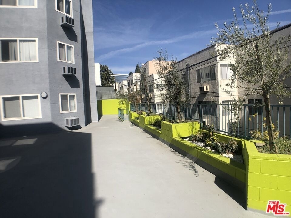 428 S Grand View Street - Photo 8