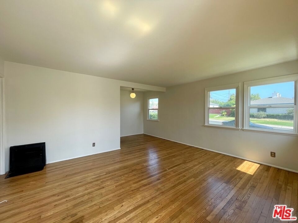 5954 W 85th Place - Photo 4