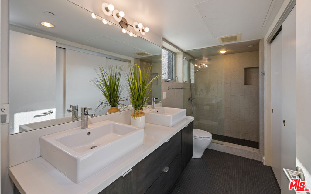 751 N Fairfax Avenue - Photo 9