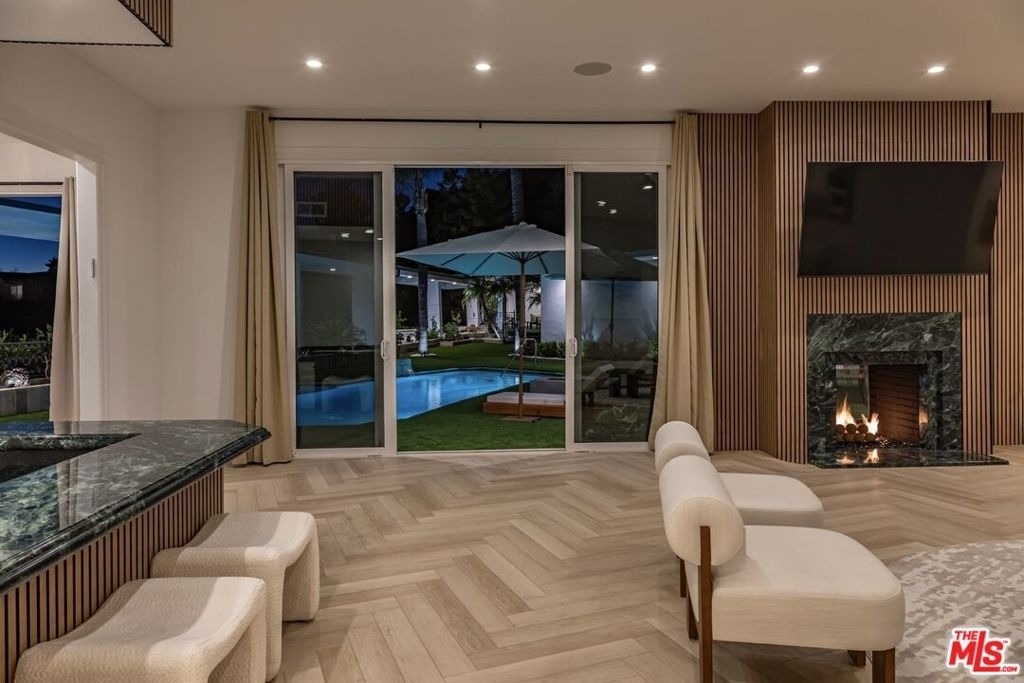 560 Chalette Drive - Photo 9
