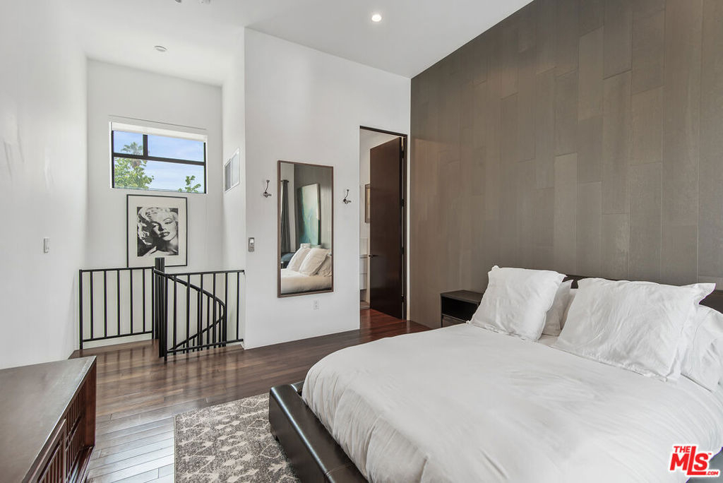 802 N Harper Avenue - Photo 9
