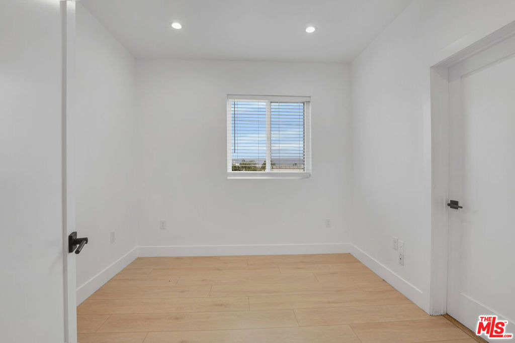 438 E 28th Street - Photo 23