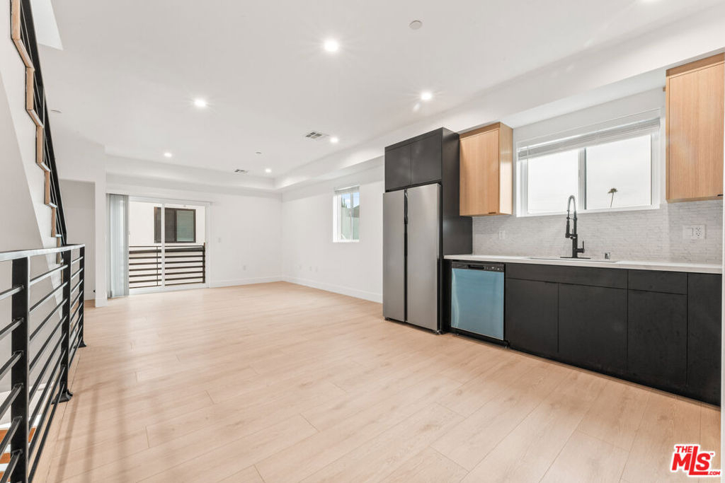 438 E 28th Street - Photo 14