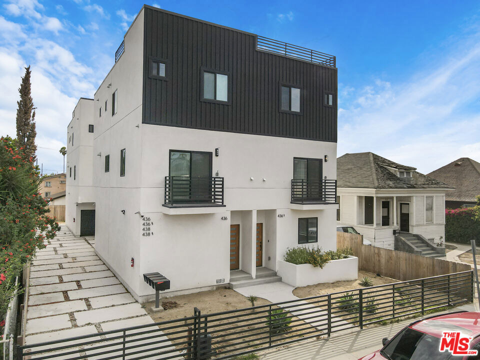 438 E 28th Street - Photo 2