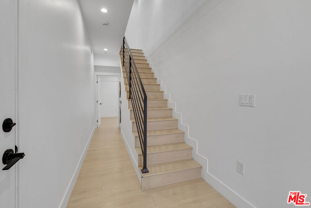 438 E 28th Street - Photo 3