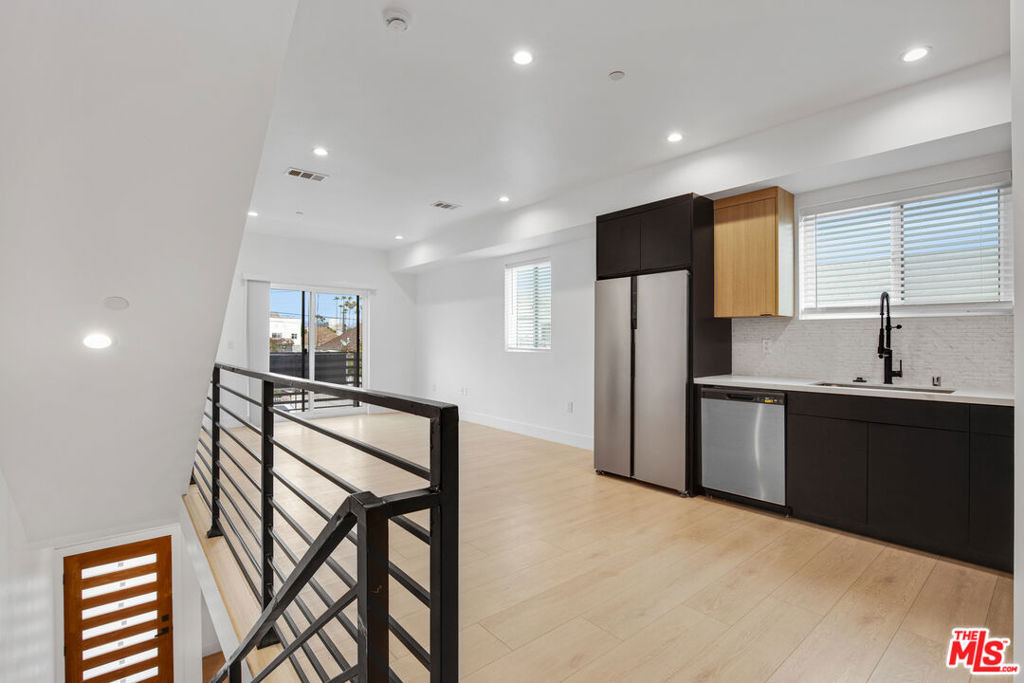 438 E 28th Street - Photo 7