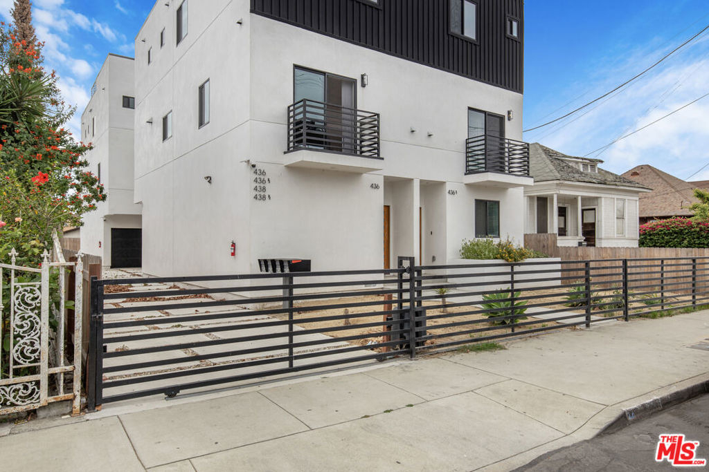 438 E 28th Street - Photo 31