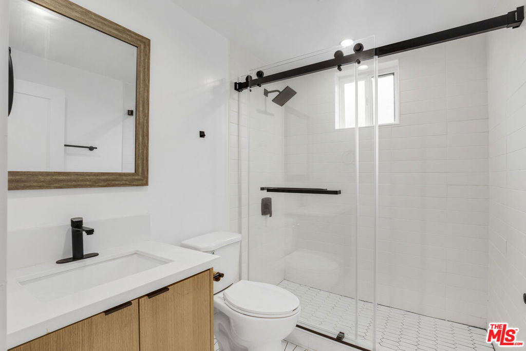 438 E 28th Street - Photo 6