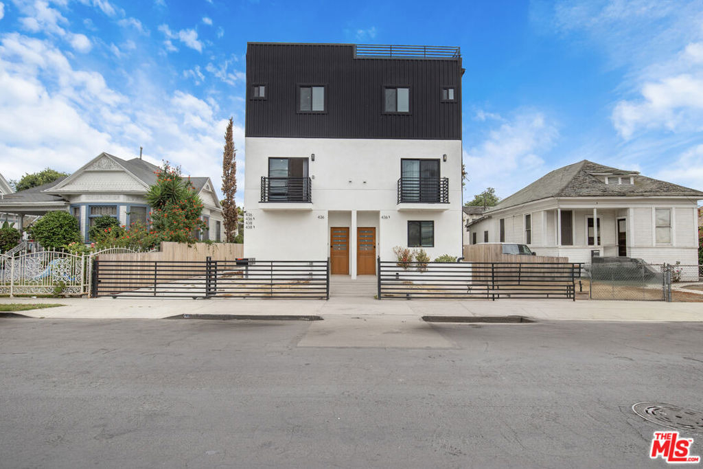 438 E 28th Street - Photo 1