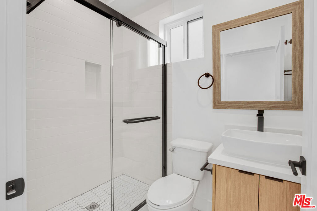 438 E 28th Street - Photo 19